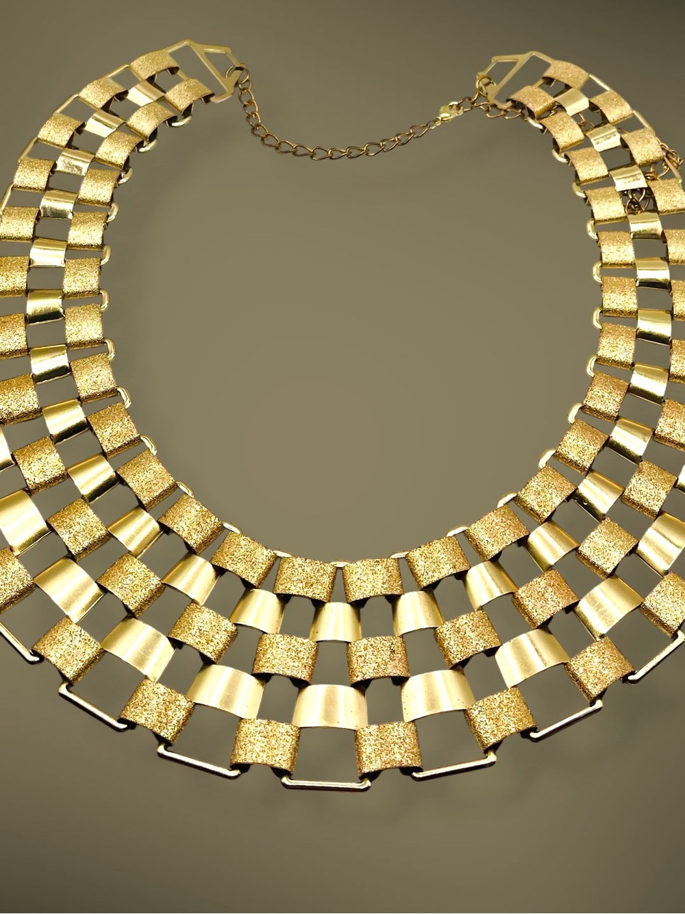 Fab Vintage Gold Tone Textured Bib Collar Necklace Retro Brutalist Statement - Picture 10 of 15